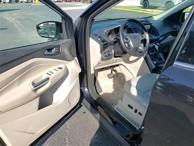 Photo of 2015 Tuxedo Black Ford Escape