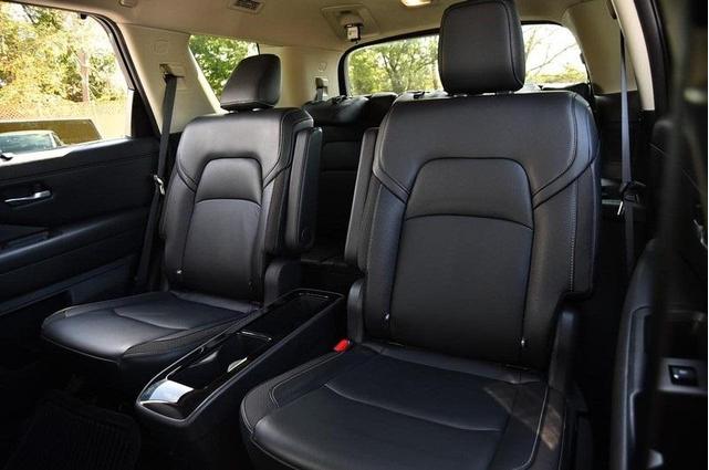 Photo of 2024 Super Black Nissan Pathfinder