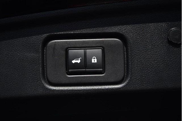 Photo of 2024 Super Black Nissan Pathfinder
