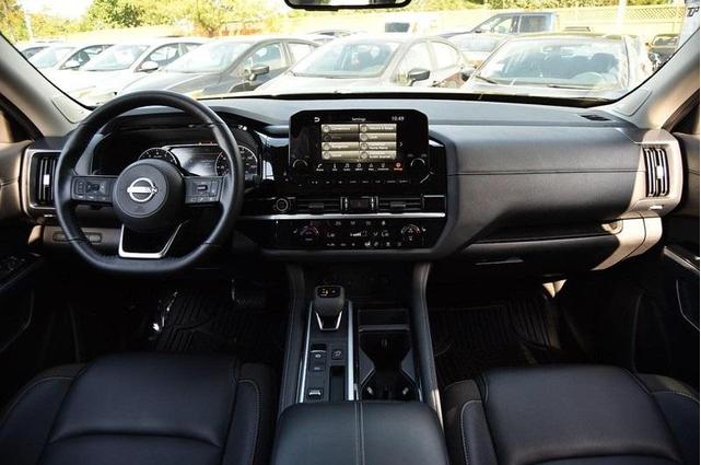 Photo of 2024 Super Black Nissan Pathfinder