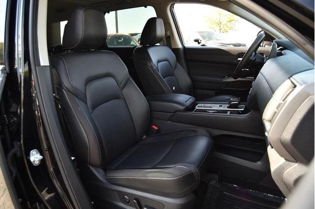 Photo of 2024 Super Black Nissan Pathfinder