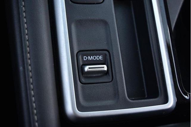 Photo of 2024 Super Black Nissan Pathfinder