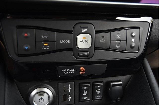 Photo of 2024 Super Black Nissan Leaf