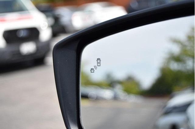 Photo of 2024 Super Black Nissan Leaf
