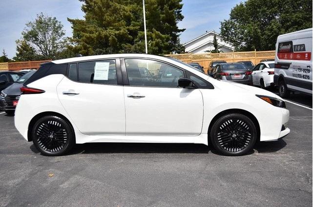 Photo of 2024 Super Black Nissan Leaf
