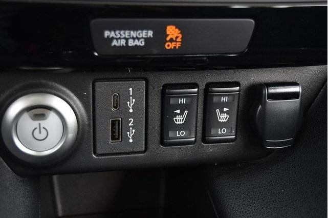 Photo of 2024 Super Black Nissan Leaf