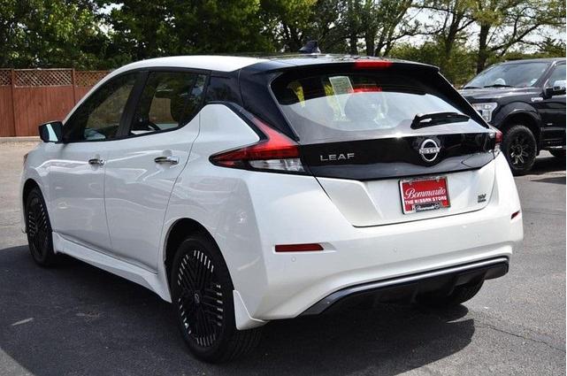 Photo of 2024 Super Black Nissan Leaf