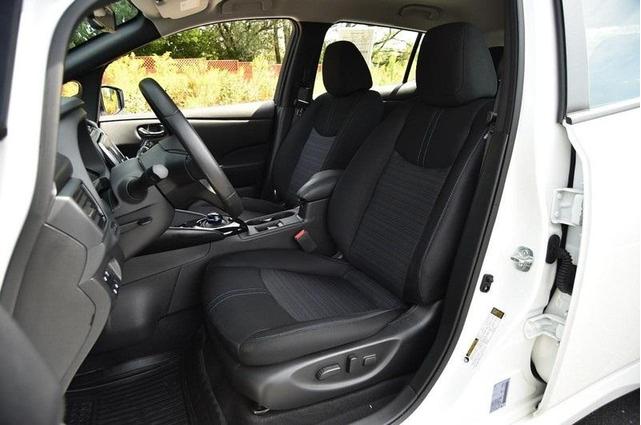 Photo of 2024 Super Black Nissan Leaf