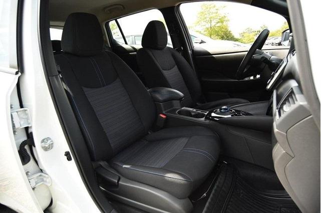 Photo of 2024 Super Black Nissan Leaf