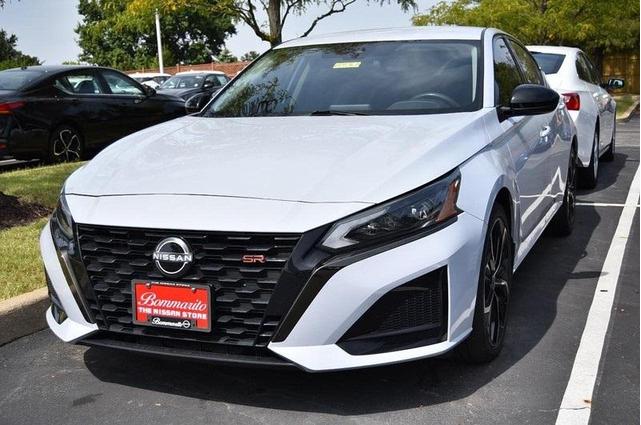 Photo of 2023 Gray Sky Pearl Nissan Altima