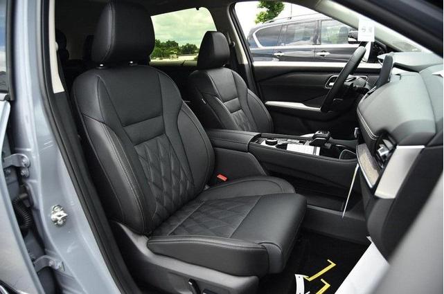 Photo of 2025 Boulder Gray Metallic Nissan Rogue