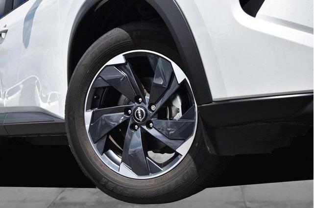 Photo of 2024 Everest White P Nissan Rogue