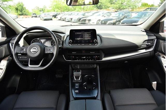 Photo of 2024 Everest White P Nissan Rogue