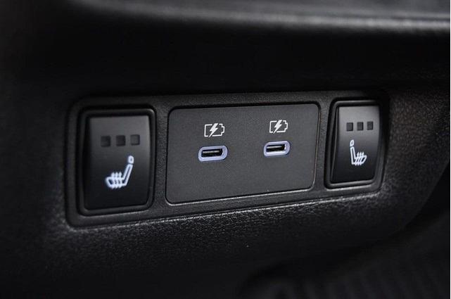 Photo of 2025 White / Black Nissan Murano