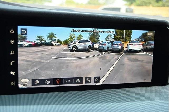 Photo of 2025 White / Black Nissan Murano
