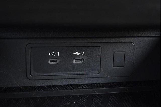 Photo of 2025 White / Black Nissan Murano