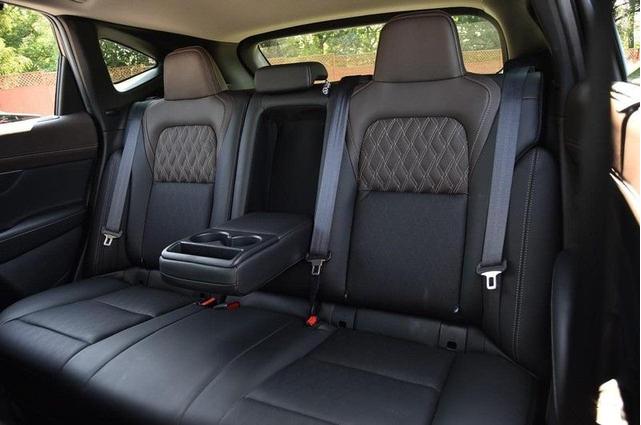 Photo of 2025 White / Black Nissan Murano