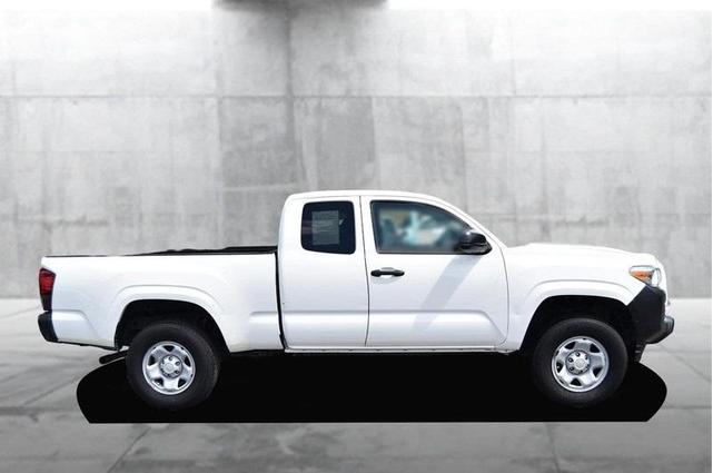 Photo of 2022 White Toyota Tacoma