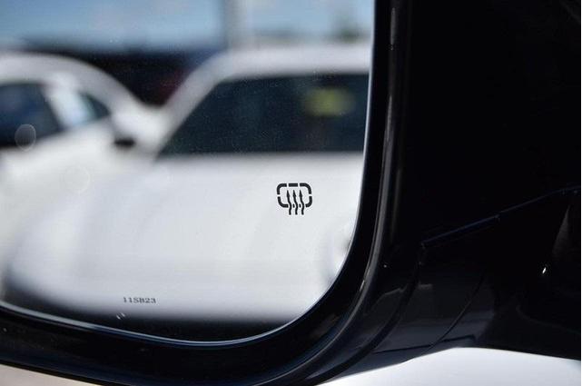 Photo of 2024 Bright White Clearcoat Jeep Grand Cherokee