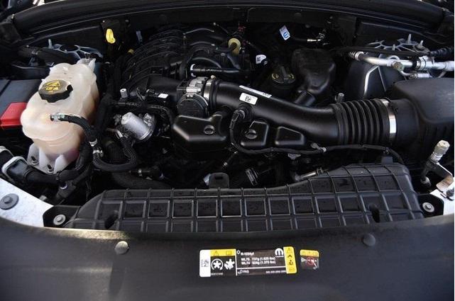 Photo of 2024 Bright White Clearcoat Jeep Grand Cherokee