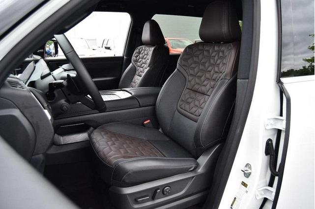Photo of 2025 Aspen White Nissan Armada