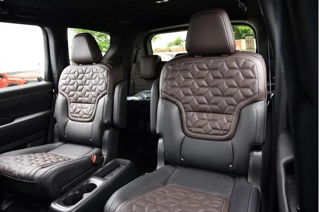 Photo of 2025 Aspen White Nissan Armada
