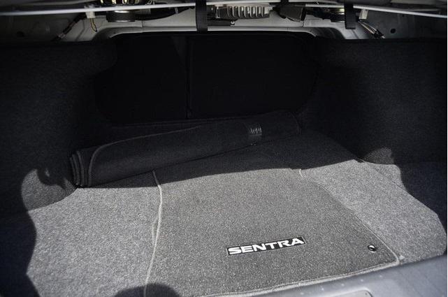Photo of 2024 White Nissan Sentra
