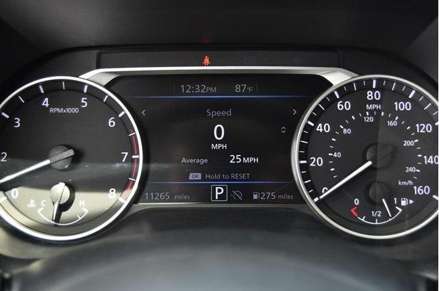 Photo of 2024 White Nissan Sentra