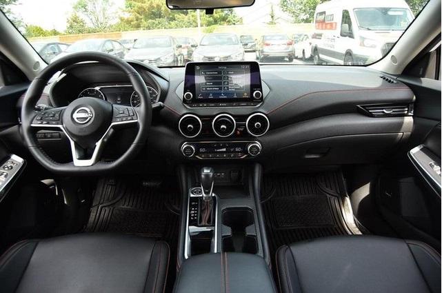 Photo of 2024 White Nissan Sentra