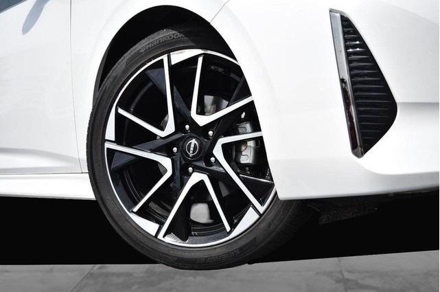 Photo of 2024 White Nissan Sentra