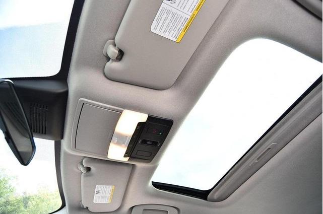 Photo of 2024 White Nissan Sentra