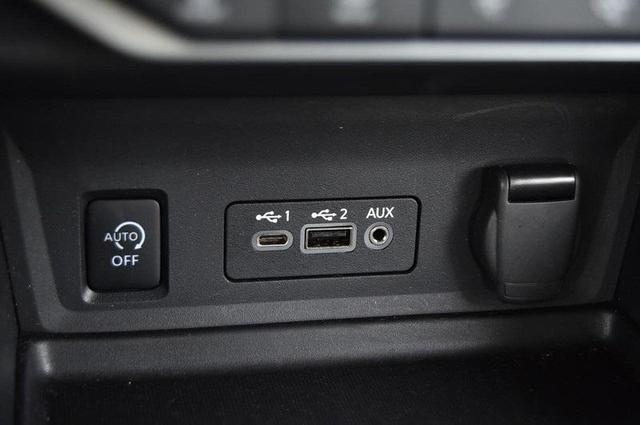 Photo of 2024 White Nissan Sentra