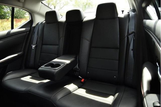 Photo of 2024 White Nissan Sentra