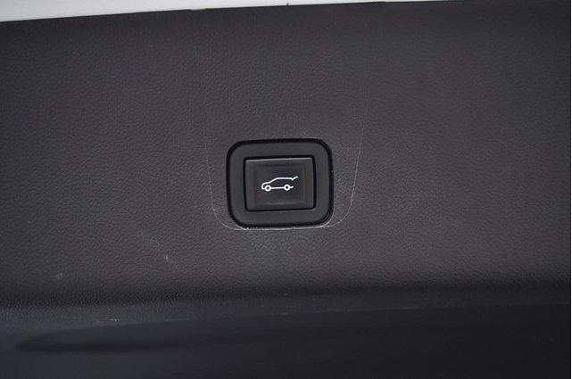 Photo of 2021 Summit White Chevrolet Traverse