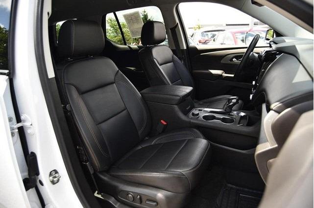Photo of 2021 Summit White Chevrolet Traverse
