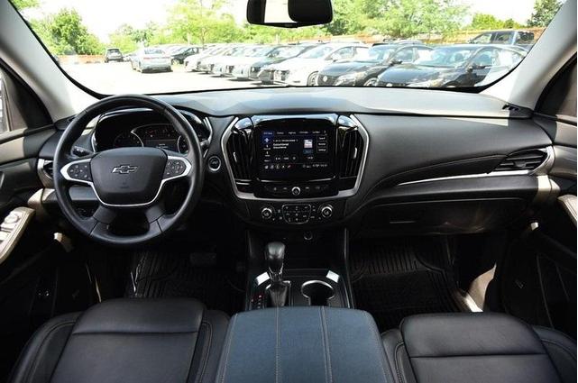 Photo of 2021 Summit White Chevrolet Traverse