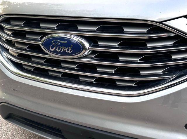 Photo of 2021 Iconic Silver Metallic Ford Edge