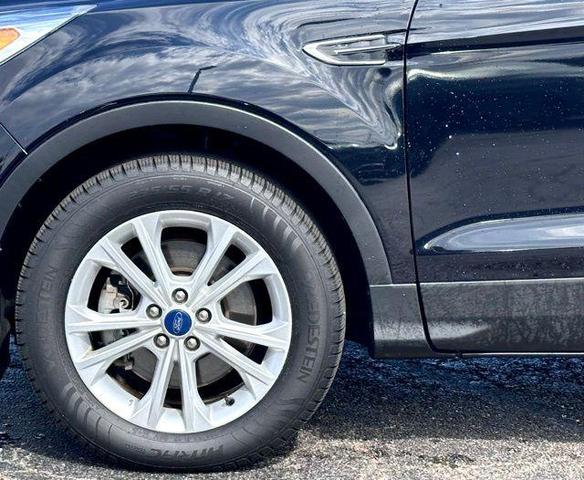 Photo of 2019 Agate Black Metallic Ford Escape