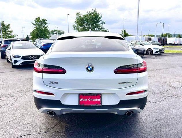 Photo of 2021 Mineral White Metallic BMW X4