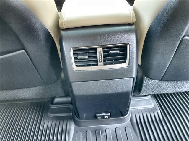 Photo of 2022 White Lexus RX 350