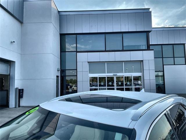 Photo of 2022 White Lexus RX 350