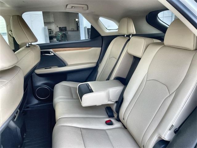 Photo of 2022 White Lexus RX 350