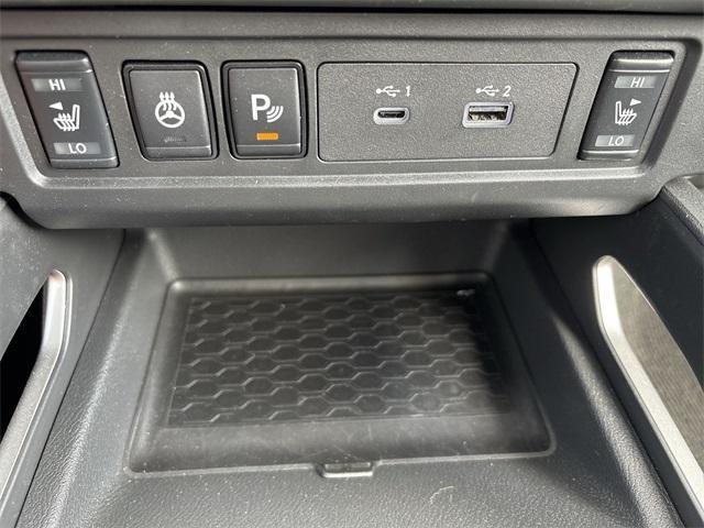 Photo of 2024 Glacier White Nissan Frontier