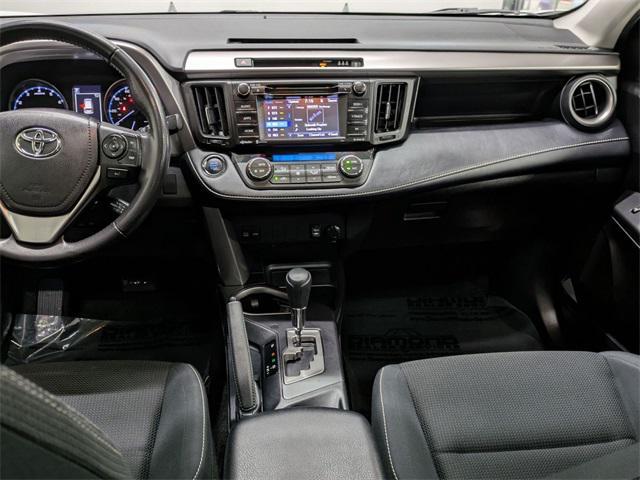 Photo of 2018 Super White Toyota RAV4
