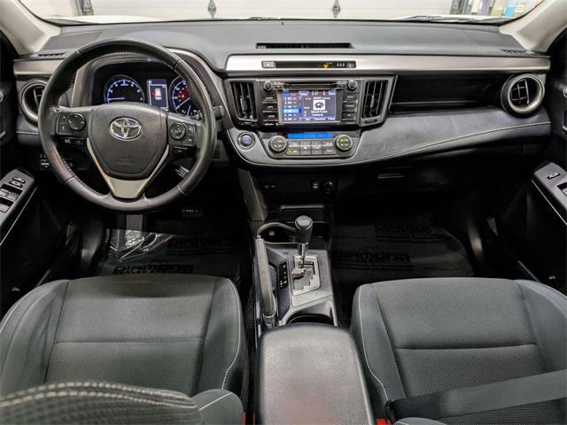 Photo of 2018 Super White Toyota RAV4