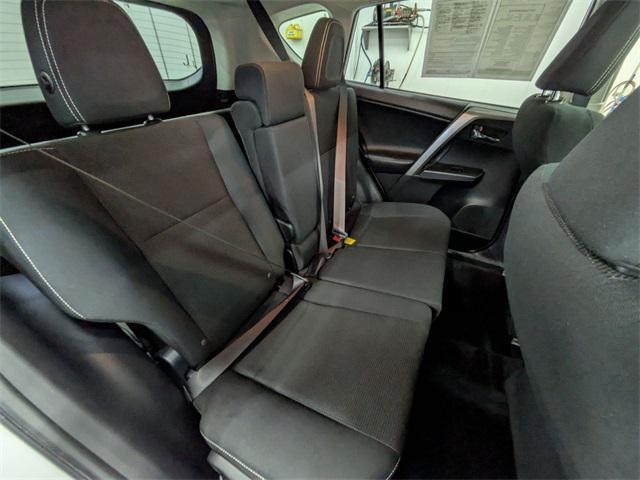 Photo of 2018 Super White Toyota RAV4