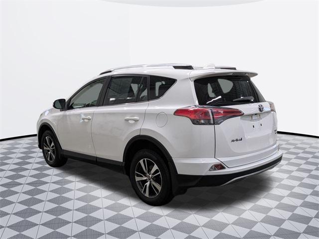 Photo of 2018 Super White Toyota RAV4
