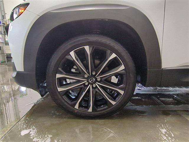 Photo of 2025 wind chill pearl Mazda CX-50