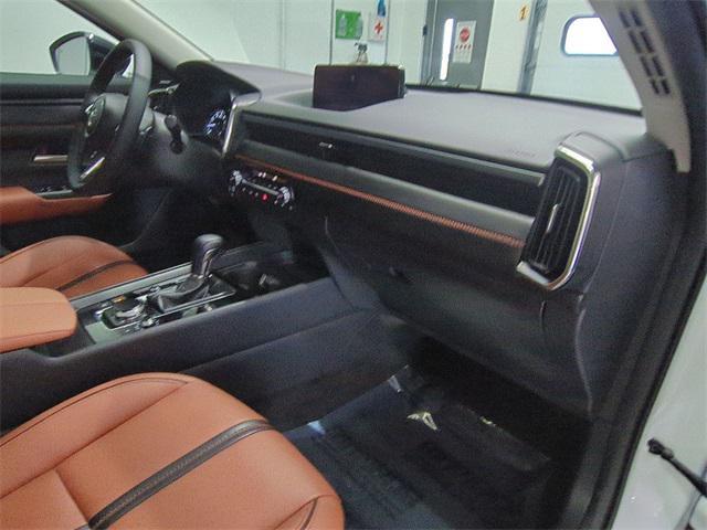 Photo of 2025 wind chill pearl Mazda CX-50