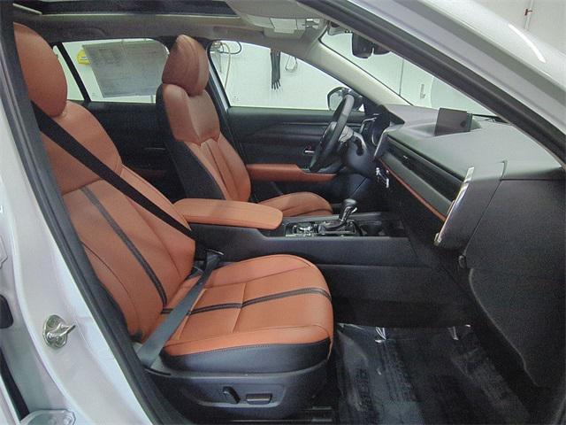 Photo of 2025 wind chill pearl Mazda CX-50